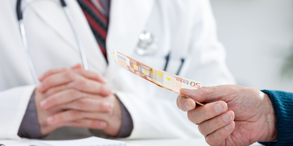 Health chief opens door to second new rise in doctor fees in france
