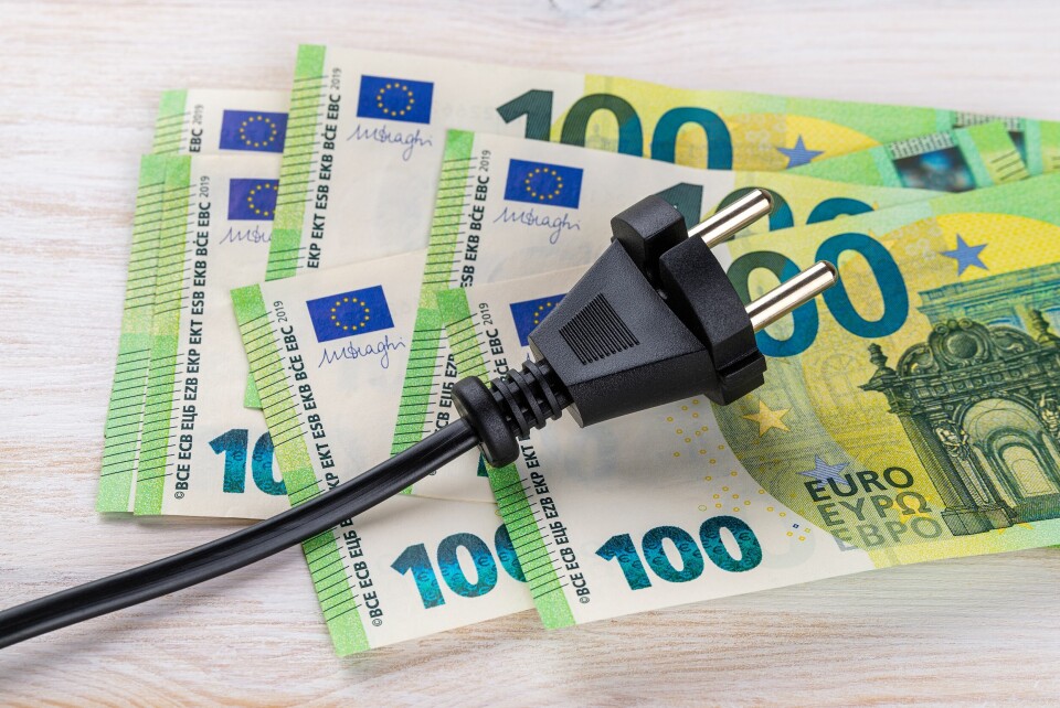A photo of a black electricity plug on top of euro notes