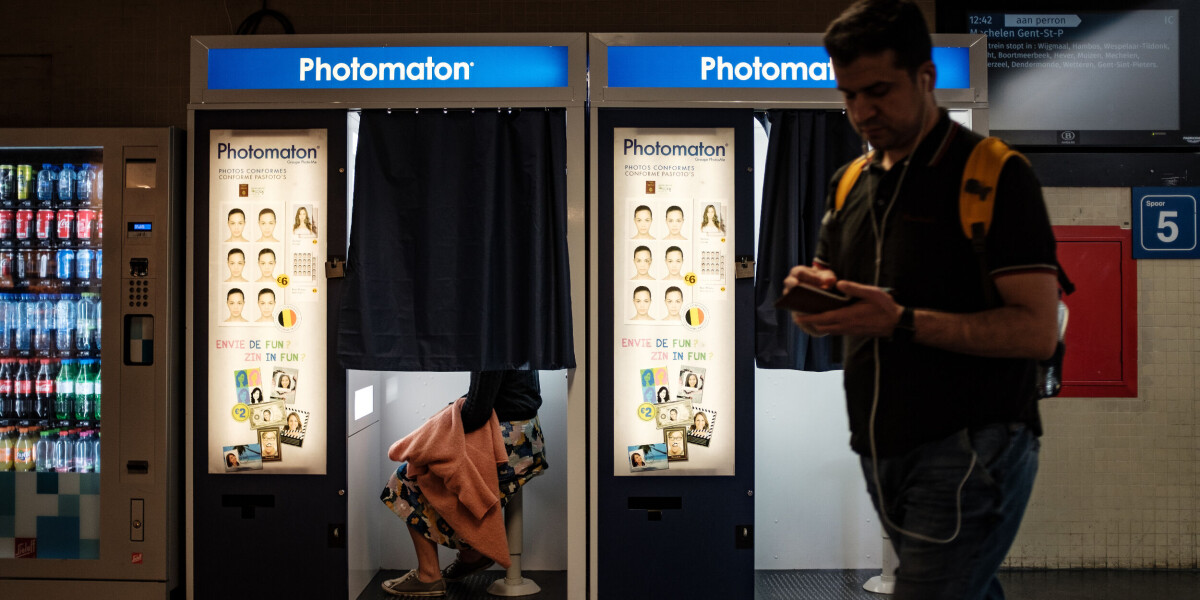App available in france lets you take id photos at home