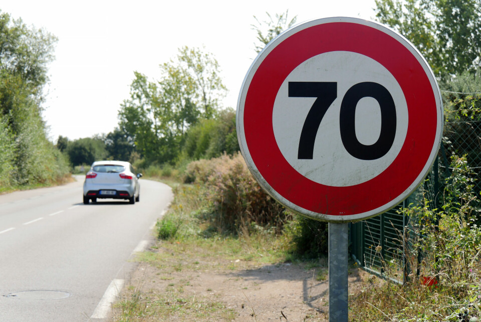 A 70 km/h speed limit sign on a French road