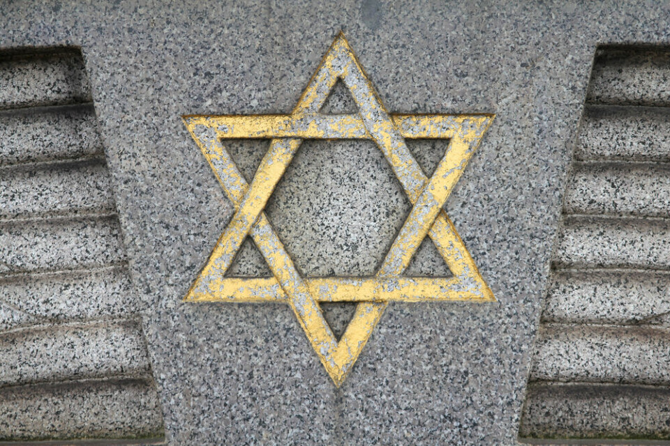A Star of David in gold on a grey stone