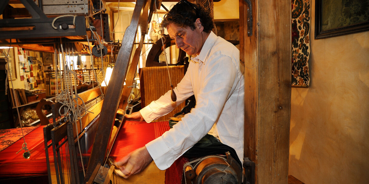 Silk workers weave a spell on lyon’s shoppers and tourists