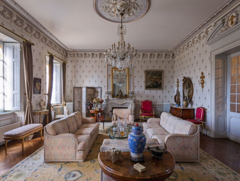antique living room