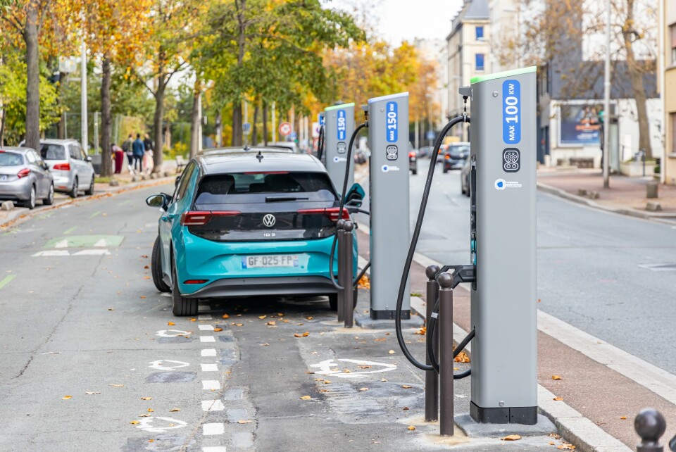 A photo of an electric car being charged on a street in Issy les Moulineaux, France