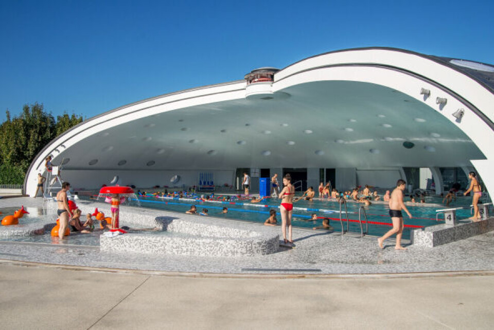 swimming pool tours france