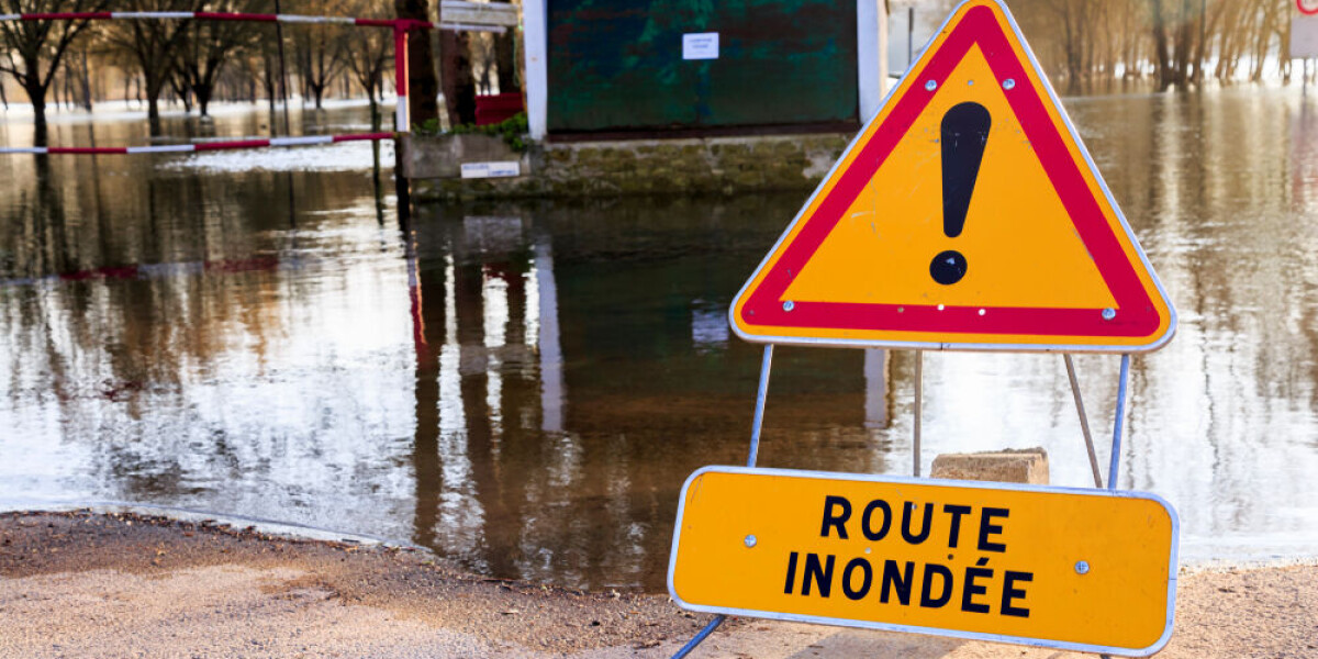 Weather alerts continued in france today with schools and roads closed