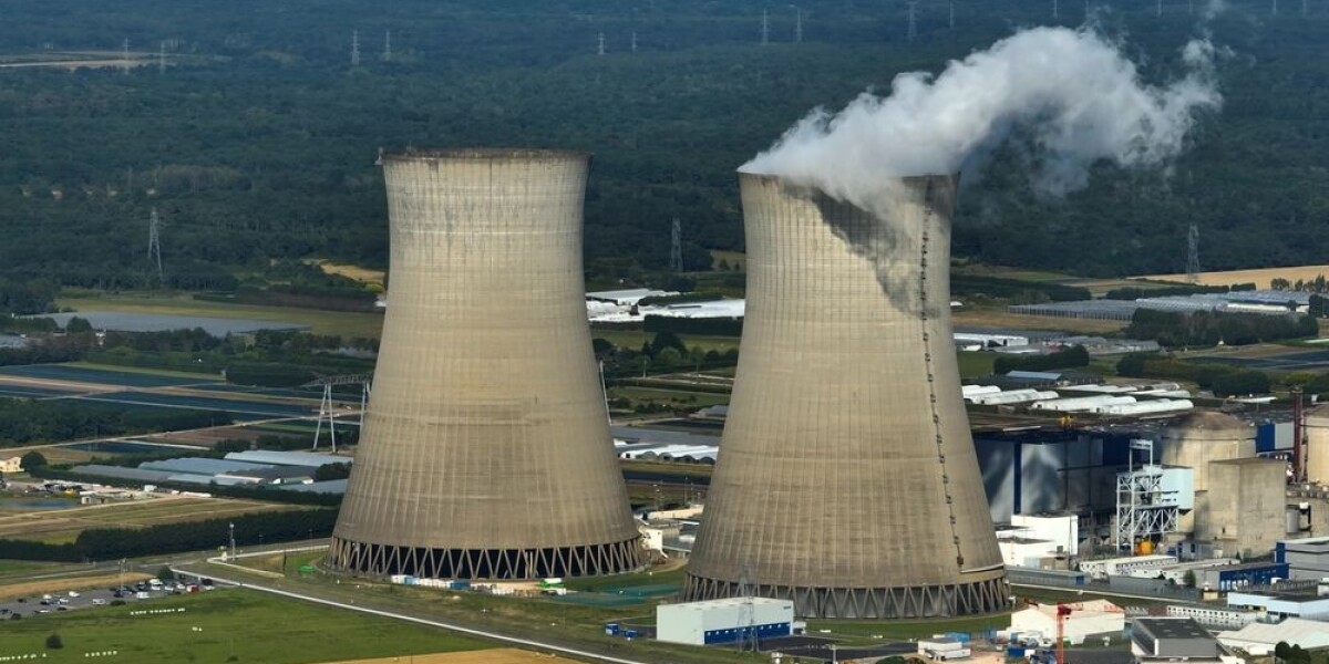 Nuclear reactor approved to continue beyond 40 years, first in france