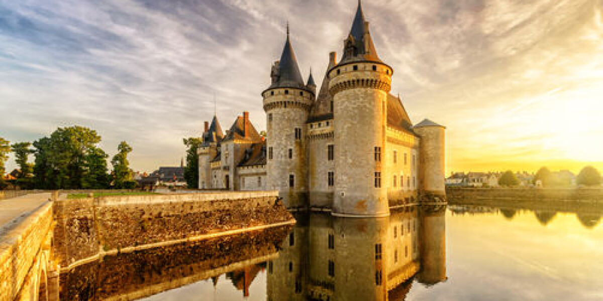 Is ‘de’ a sign of being from a ‘posh’ or noble french family?