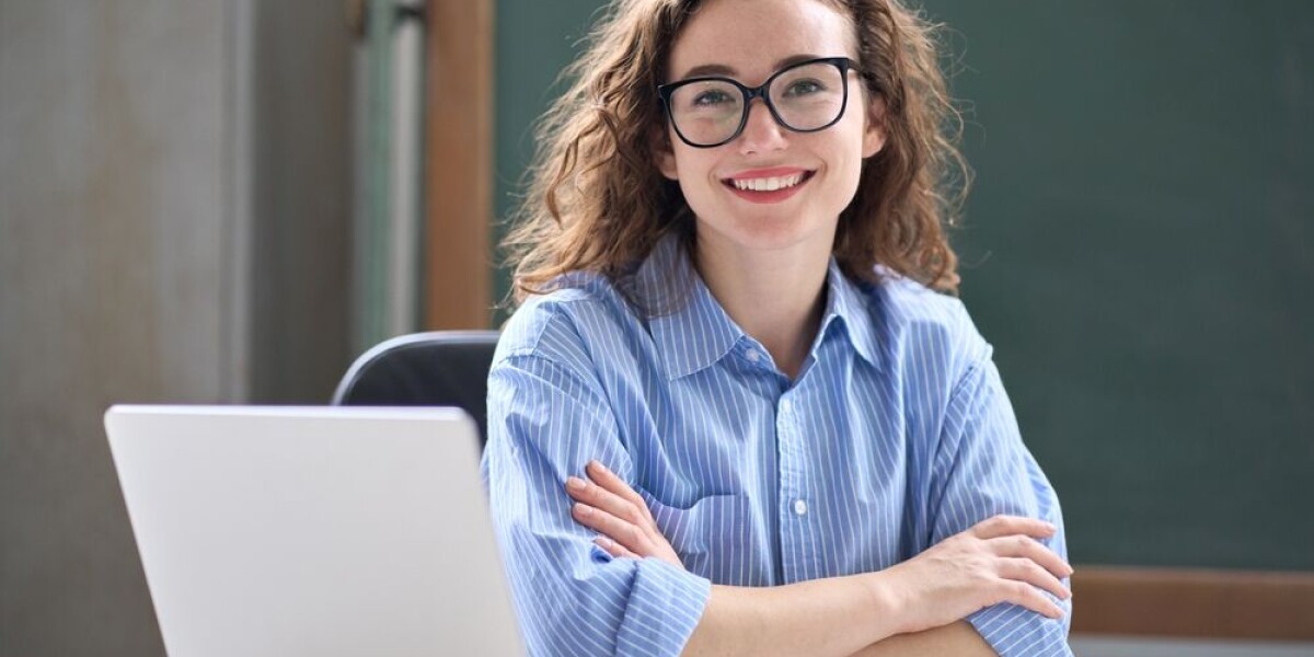 What are the options, pros, and cons of teaching english in france?