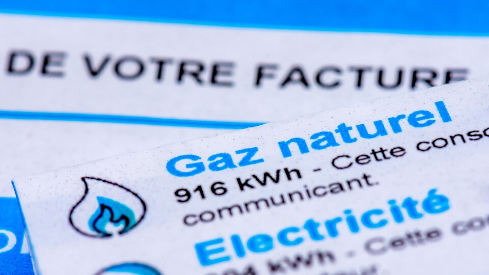 Pieces of paper saying ‘facture (bill)’ and ‘gas and electricity’ in French