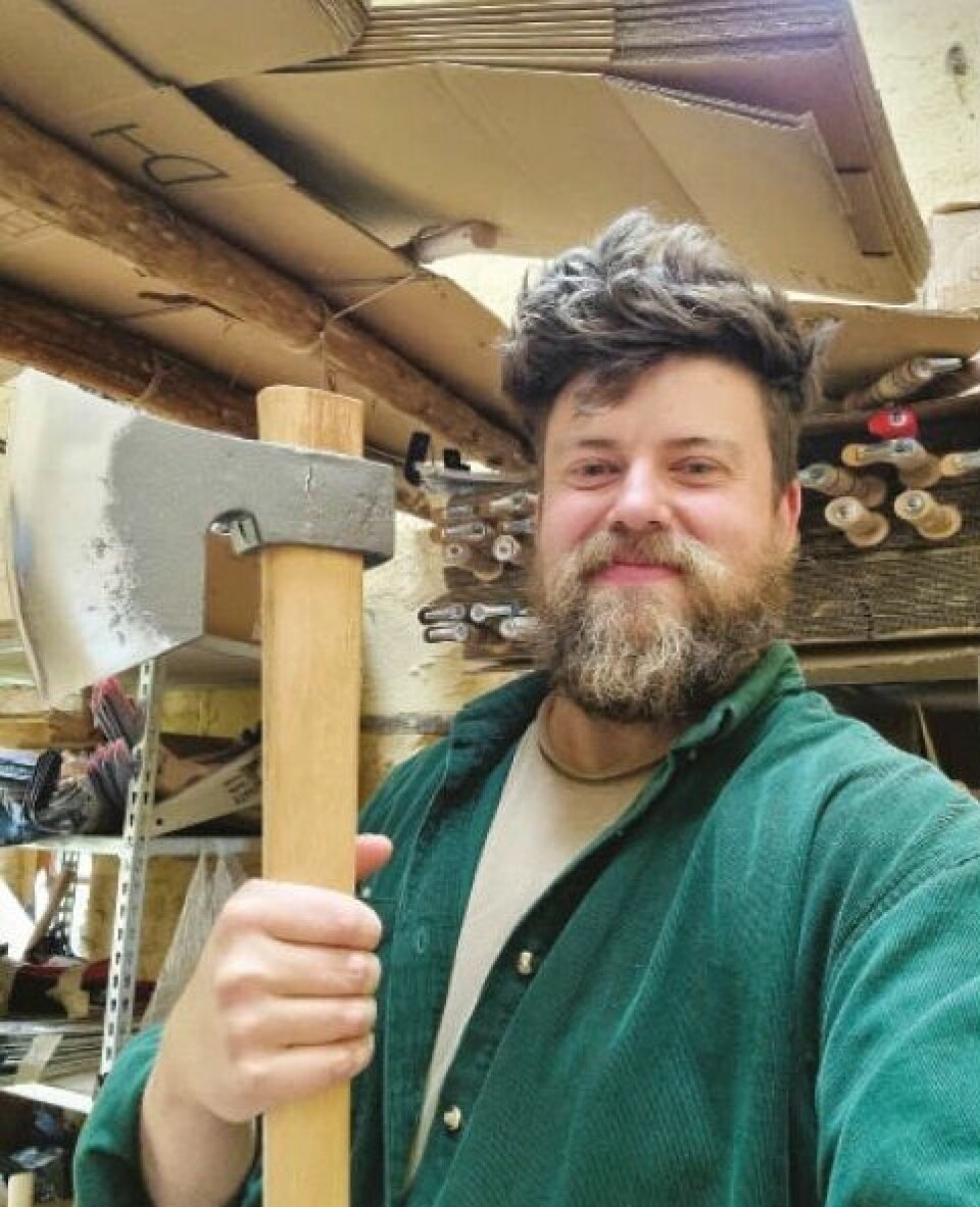 Thibaud Morthelier holding an axe