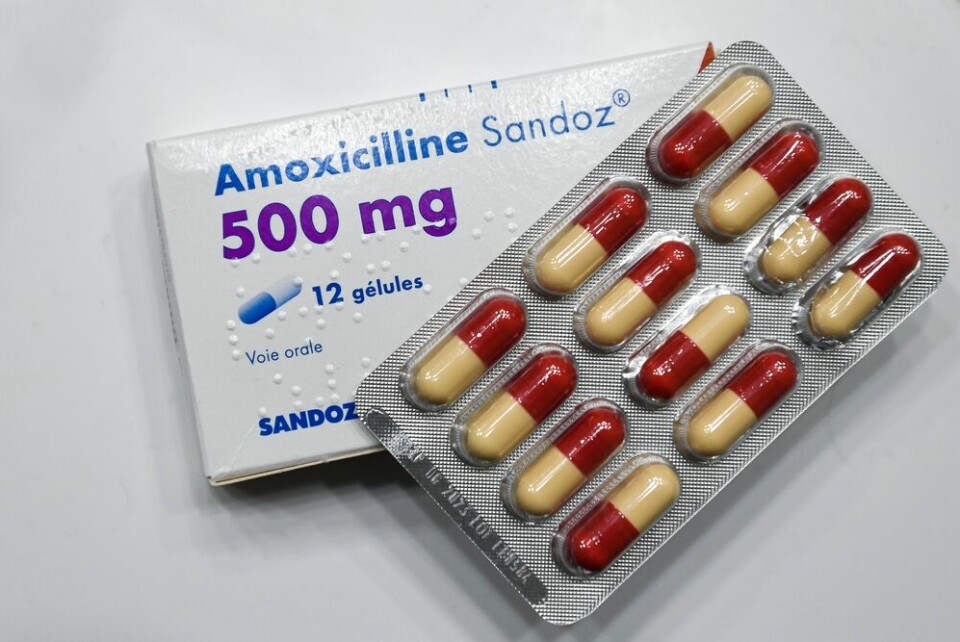 A box of amoxicillin with French labelling