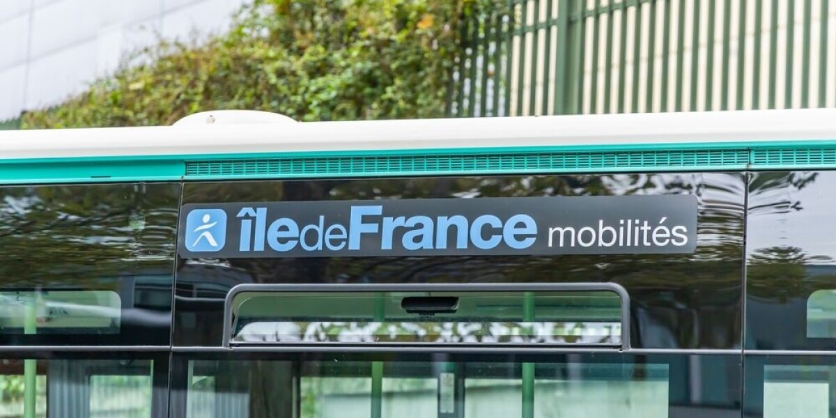 Driverless bus operates on usual travel line for first time in france