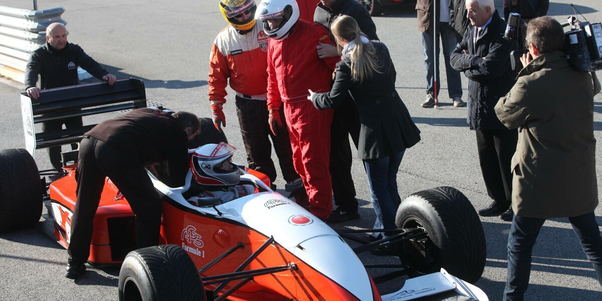 French association allows blind people to drive racing cars