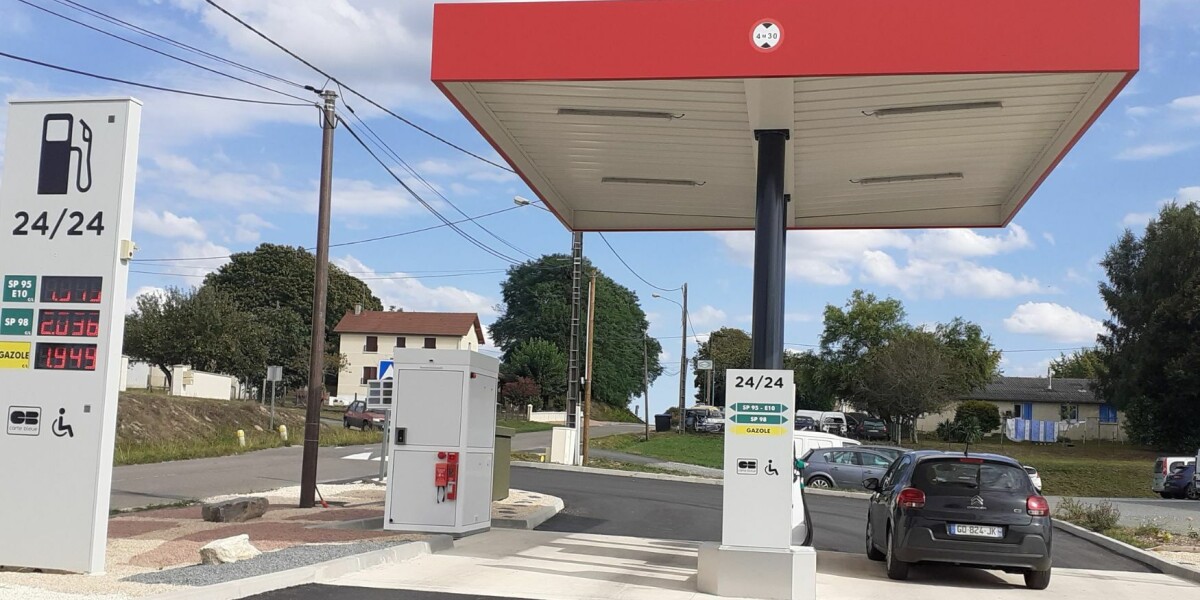 Dordogne villagers raise €170,000 in days to open petrol station