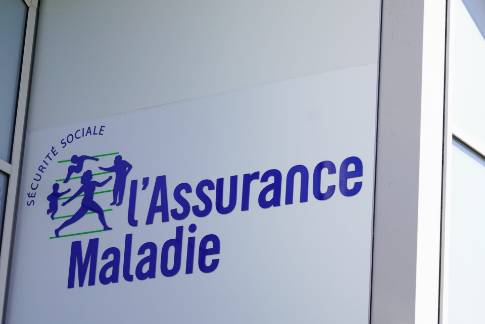 A photo of an Assurance maladie text and logo sign