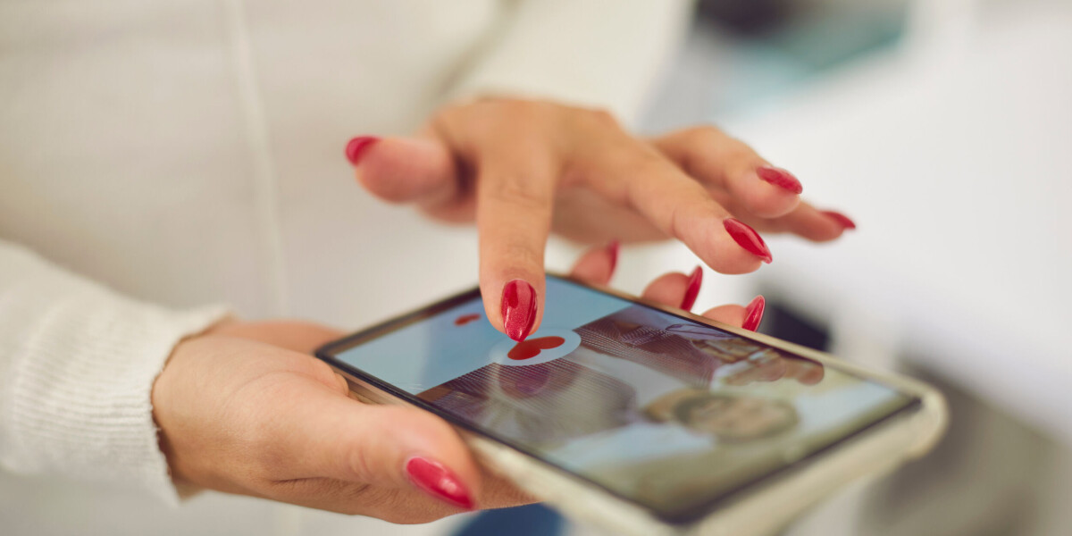 Swipe to the far-right? Dating app for patriots launches in france
