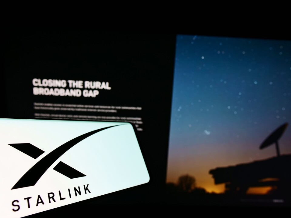 Smartphone with the Smartlink logo and the night sky in the background