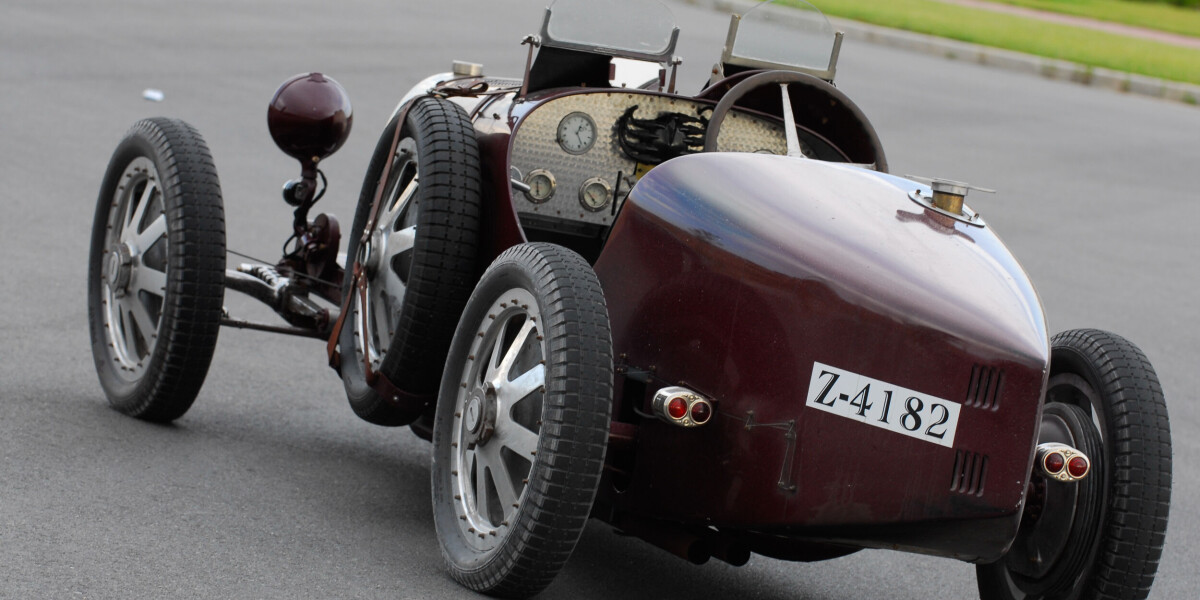 French police pose as buyers to recover €140,000 stolen bugatti