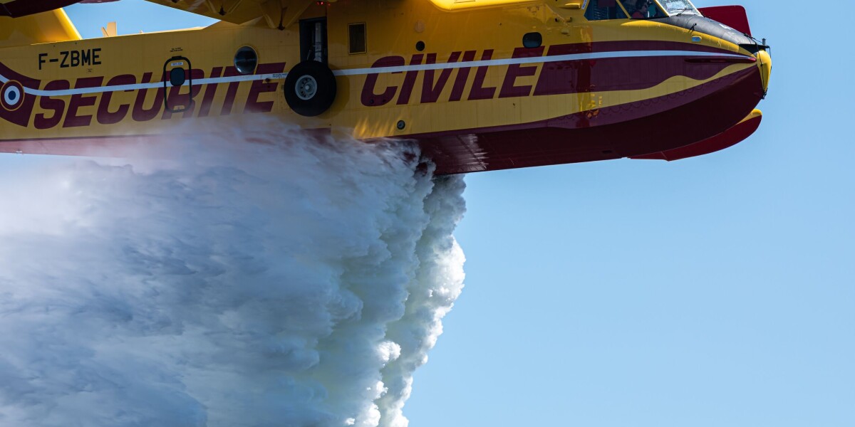 What resources does france have to fight forest fires?