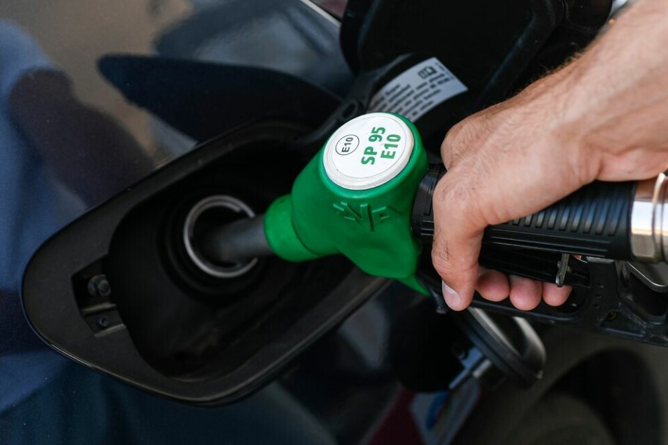 A man filling his car with SP95-E10 petrol
