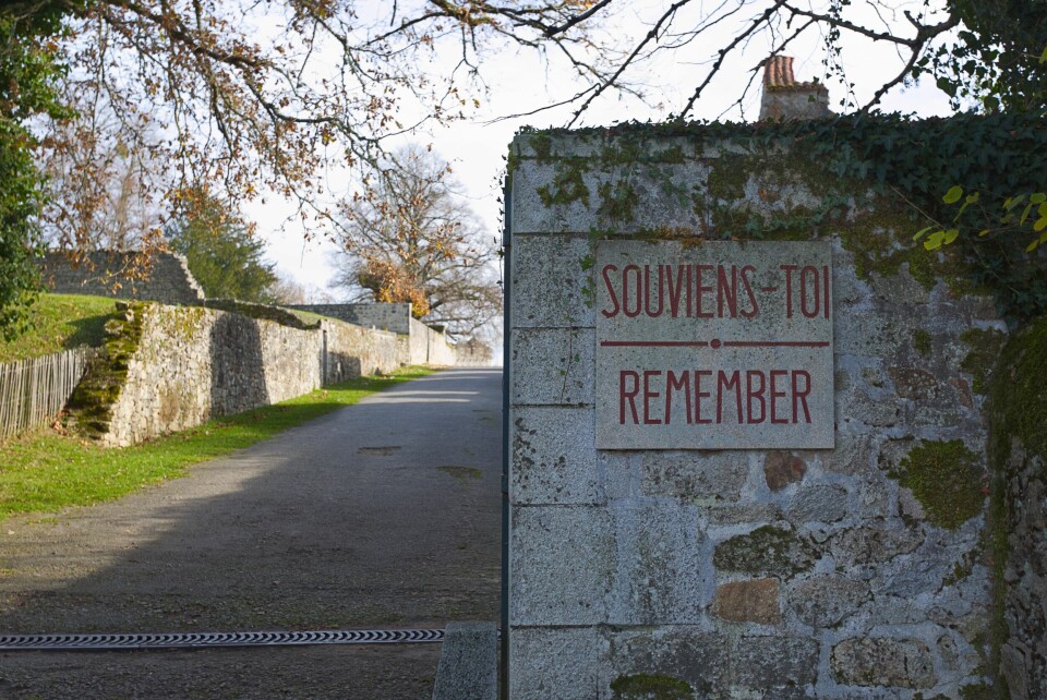 A sign at Oradour-sur-Glane reading “remember” in French and English