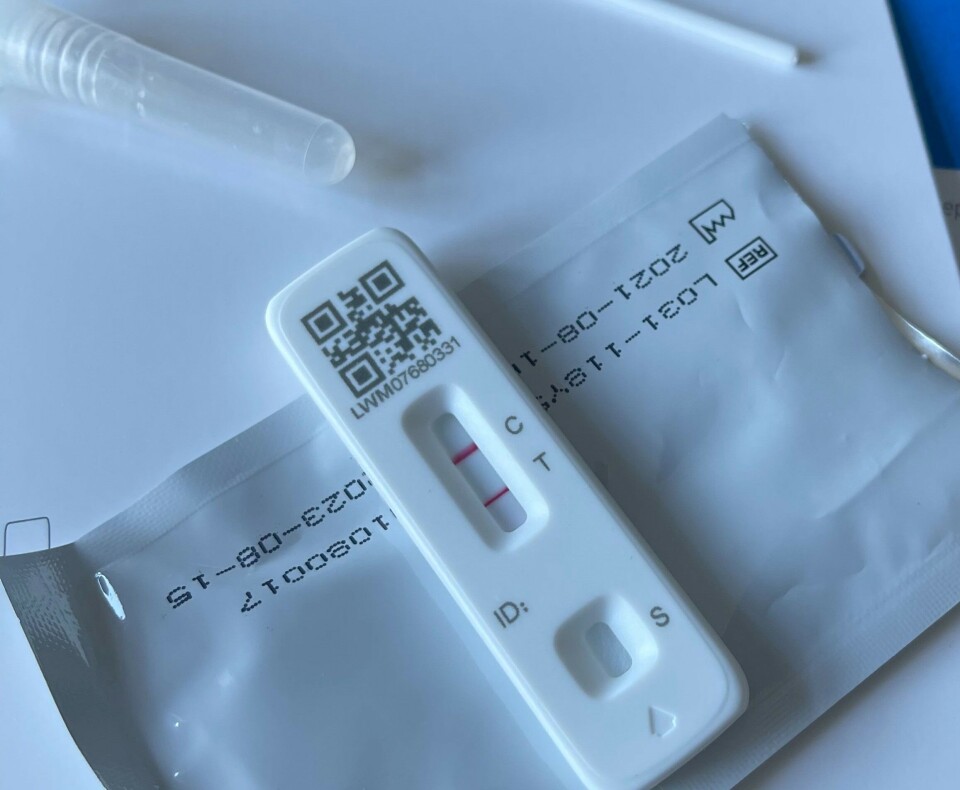 An image of a positive lateral flow (antigen) test