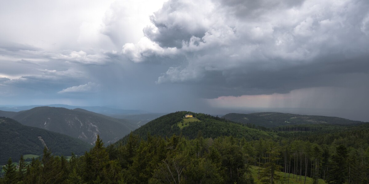 Heavy rain, hail, high winds: France’s south-west put on storms alert