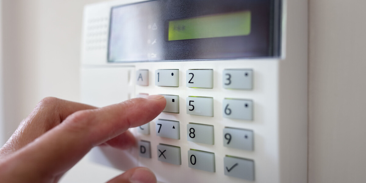 Tips on reducing the risk of a break-in at your home in france