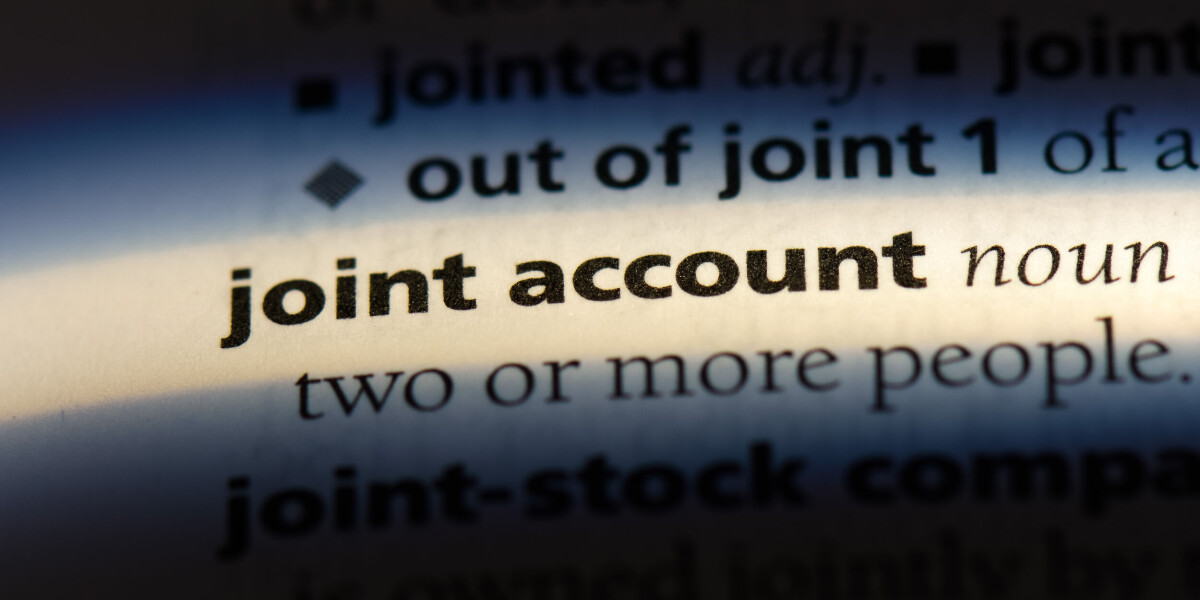 What happens to a joint french bank account during a divorce?