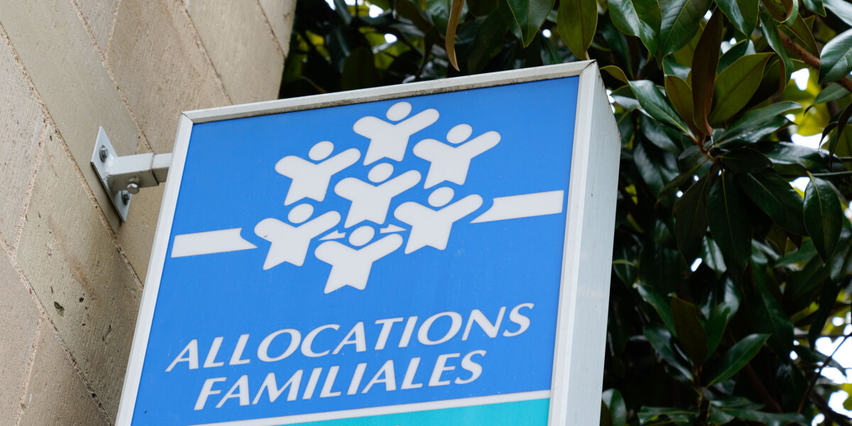How are caf income support benefits changing in france?
