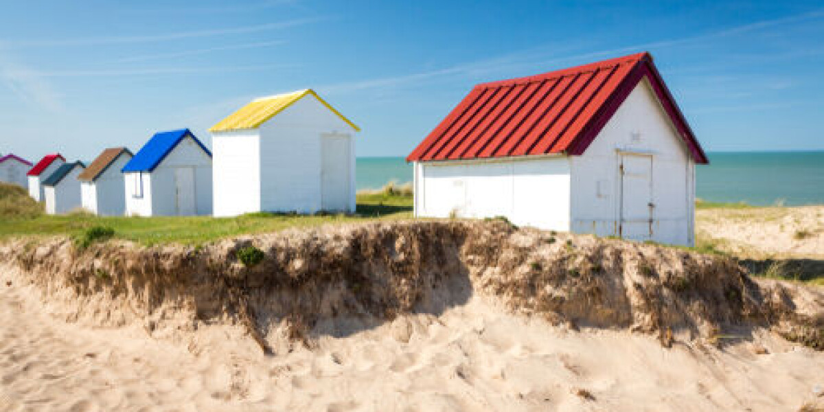 Manche’s colourful cabins: good for instagram but bad for the beach?