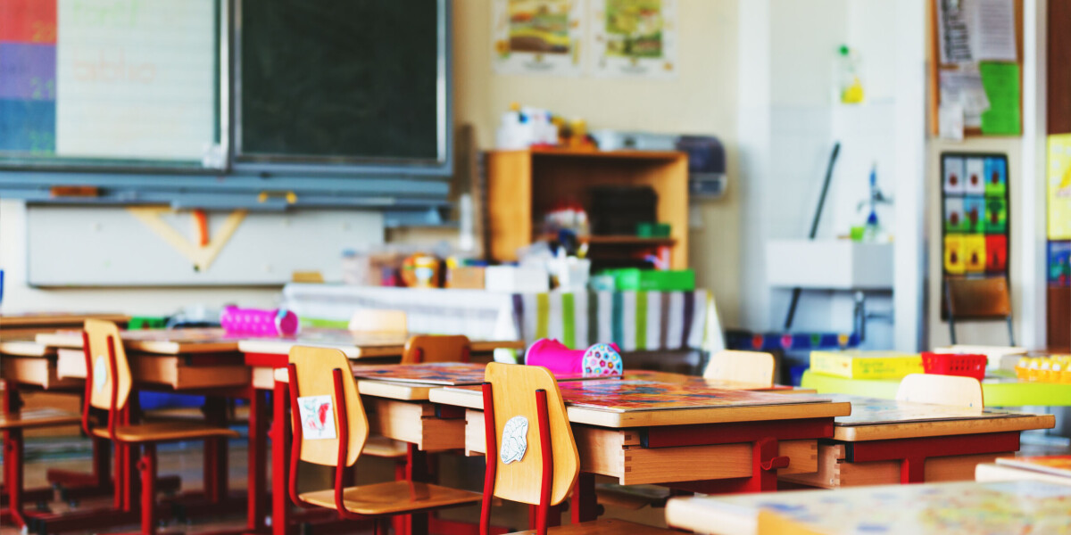 Education in france: can children be enrolled part way through school year?