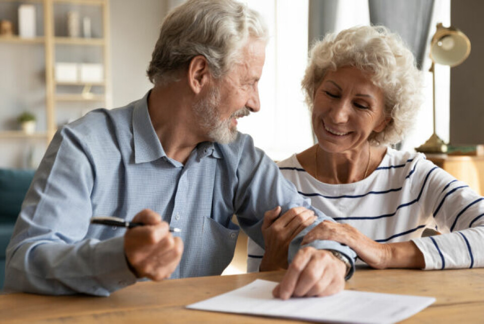 Inheritance tax in France an elderly couple signing a form as part of an article on advice for reducing inheritance tax in France