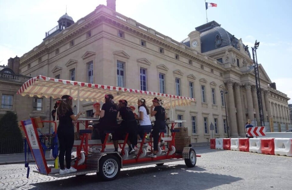 Cyclocafe_paris / Instagram Paris 15-seat bike rides around Paris. Paris cycle cafe combines beverages and bikes