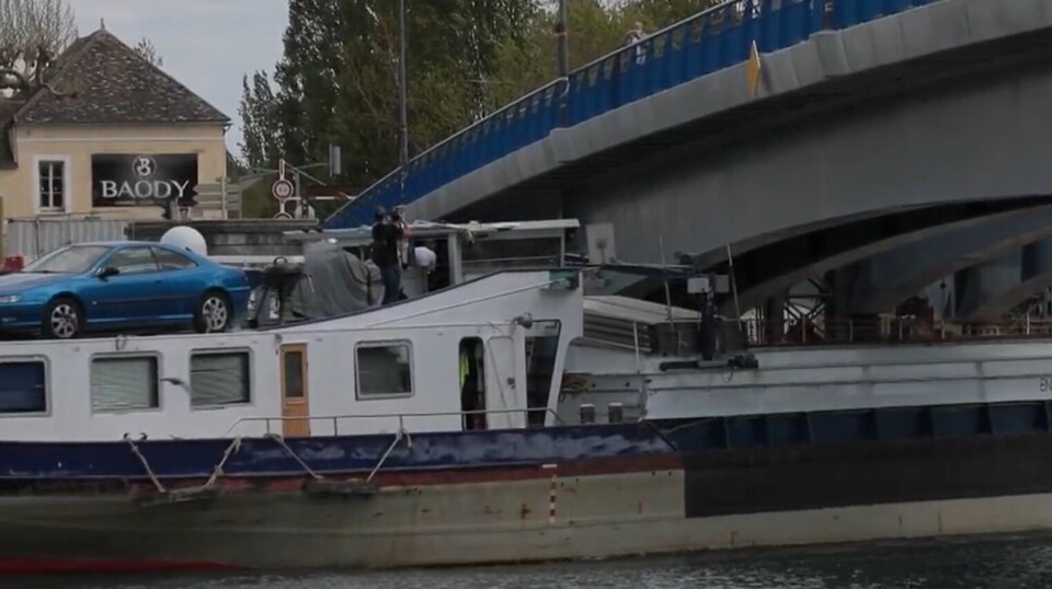 FranceInfo / francetvinfo.fr / Screenshot The lowered bridge in Yonne. Historic French river bridge rebuilt too low for barges to pass easily