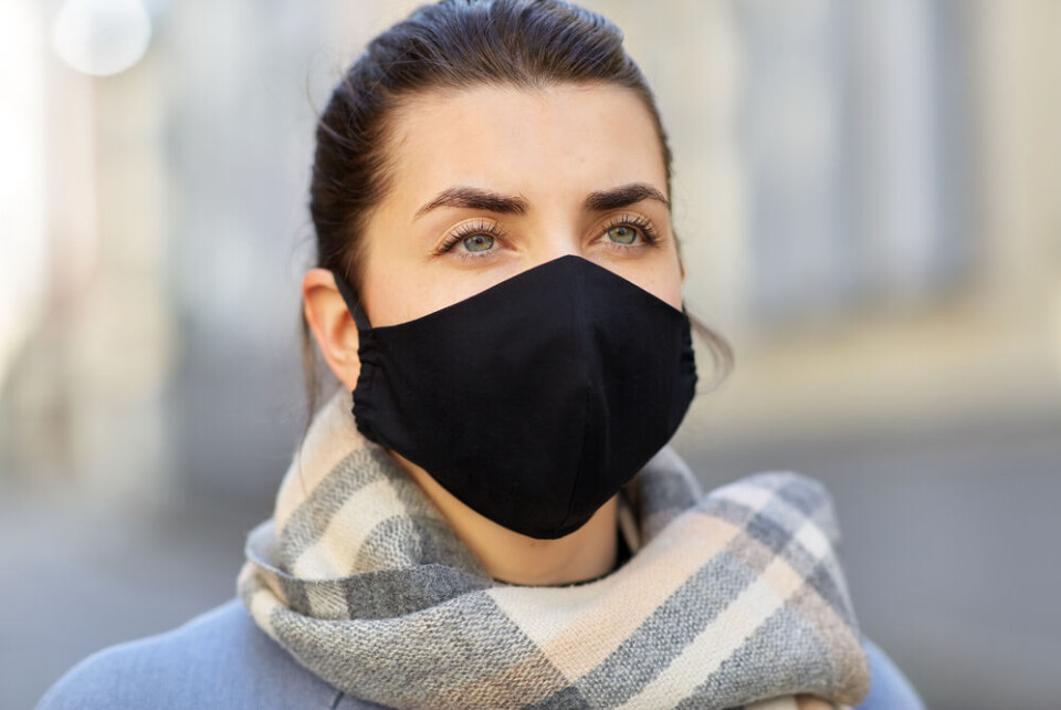 Syda Productions / Shutterstock A woman wearing a mask and a scarf outdoors. New variant risk for France this winter, says top Covid advisor