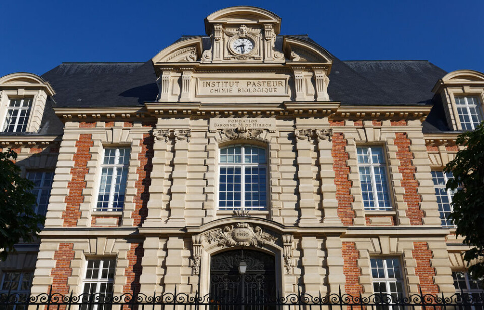 Petr Kovalenkov / Shutterstock The historical Institut Pasteur facade in Paris. Covid-19 will recede over summer in France - Institut Pasteur
