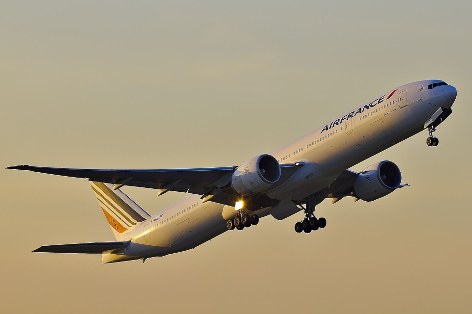 Air France plane. French domestic flights set to stop if 2h30 train journey available