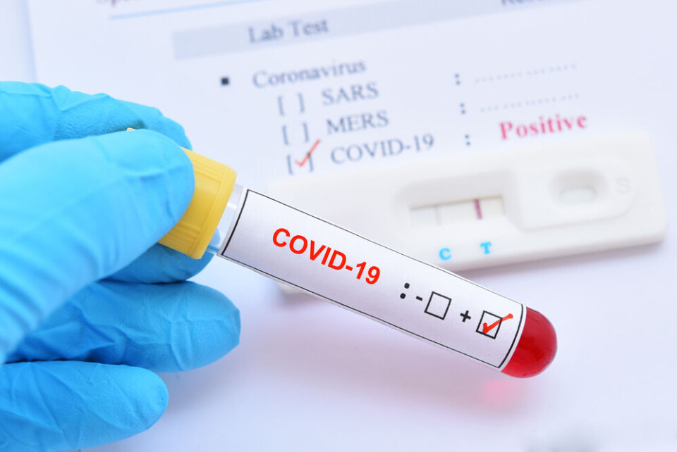 Jarun Ontakrai / Shutterstock Positive test result by using rapid test device and PCR test. Covid France: 6% positive tests are from fully vaccinated people