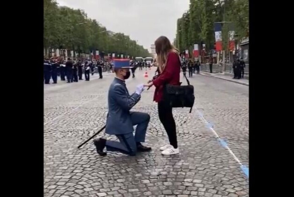 Armée de Terre @armeedeterre / Twitter A young cadet proposing to his girlfriend on Paris' Champs-Élysées