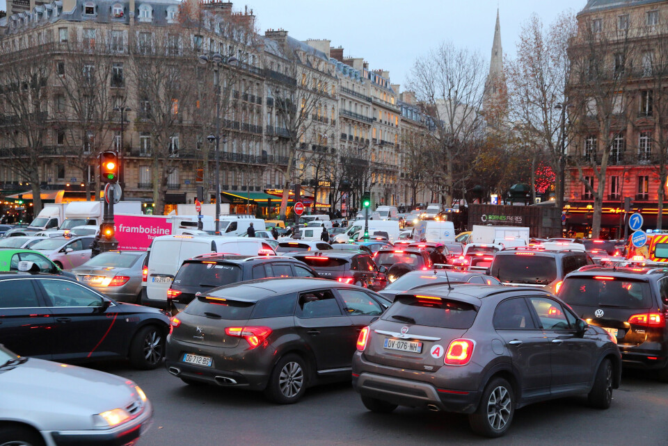 Traffic in central Paris. Crit'Air rules: Paris to limit access to certain cars from June 1