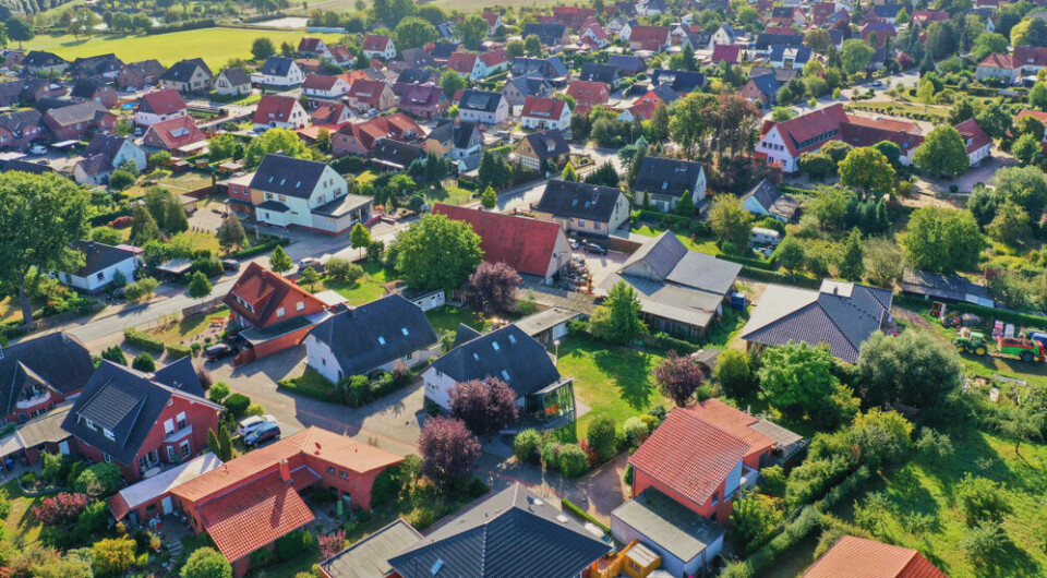 A picture from above of a residential area with detached houses