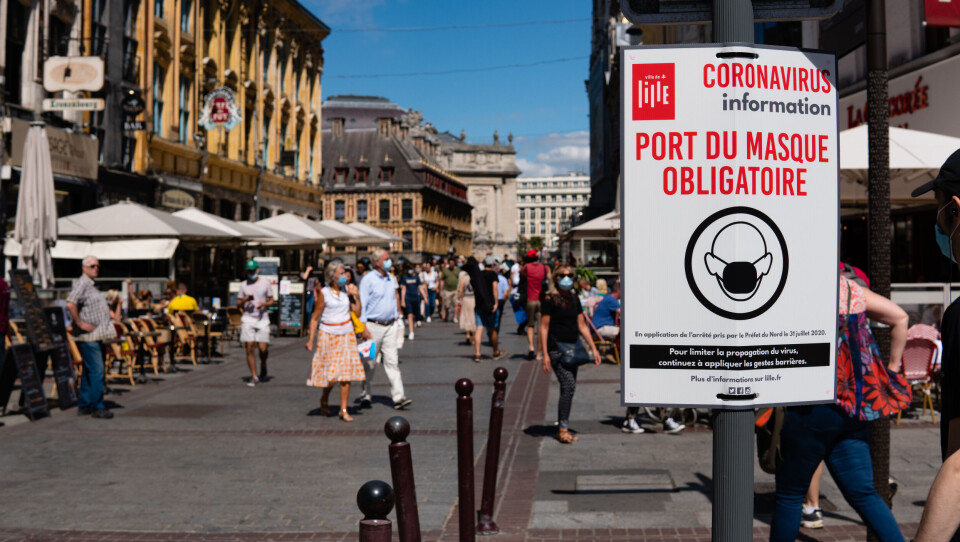 A sign to wear a mask outdoors in Lille, France