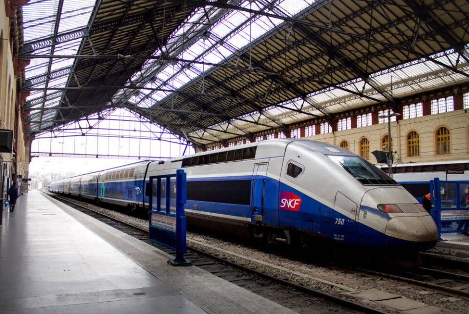 Daria_Beaute / Shutterstock SNCF train at the platform. Family railcard holders eligible for new €1 SNCF travel discount card