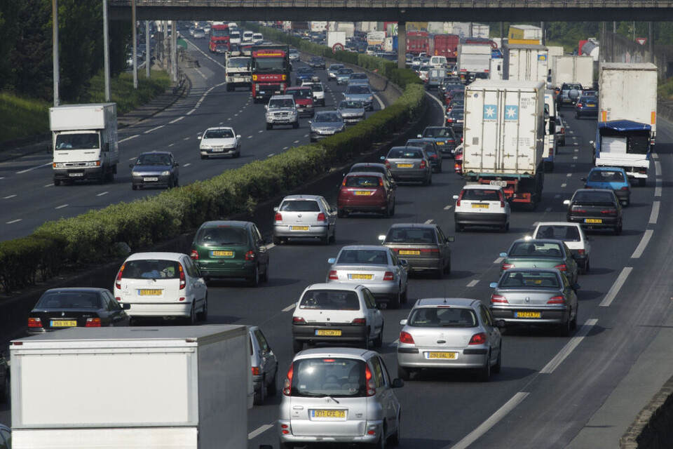 Code2707 / Shutterstock Traffic around Paris