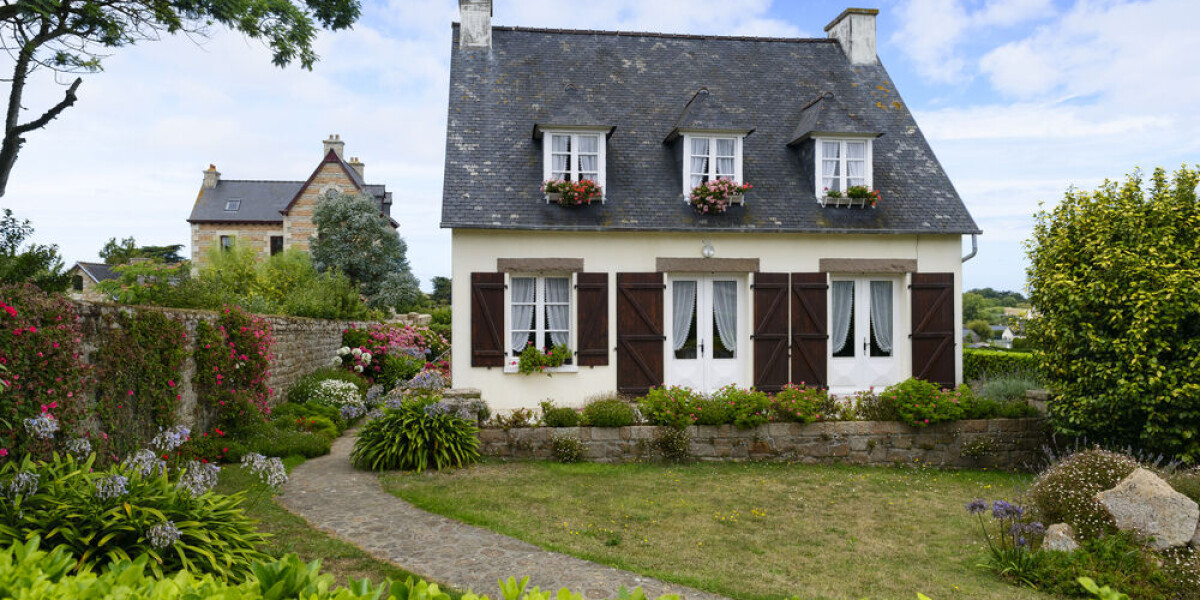 Does being an eu citizen affect rate of french property taxes?