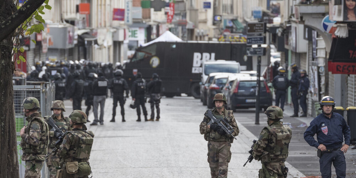 What does the term ‘fiché s’ mean in france?