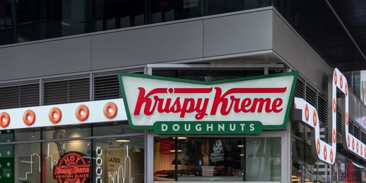 All night queue for opening of krispy kreme us doughnut shop in paris