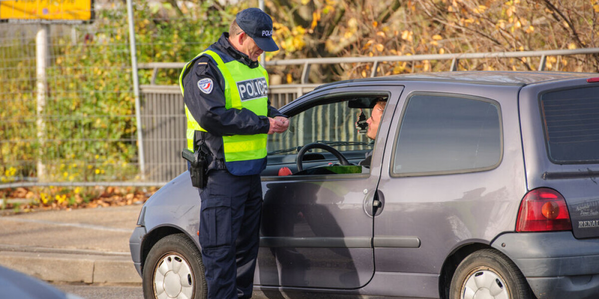 What are the risks of not carrying your licence when driving in france?